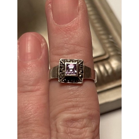 VINTAGE ESTATE STERLING SILVER PURPLE AMETHYST SOLITAIRE RING BAND - Picture 2 of 3